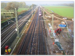 Herstellung der gesteuerten, flssigkeitsgesttzten Injektionsbohrungen bei laufendem Bahnbetrieb